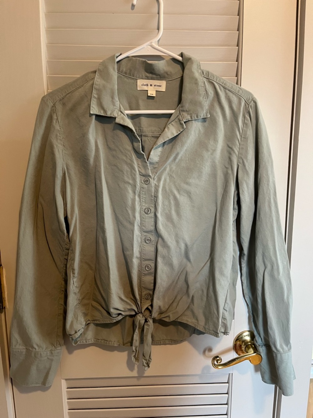 cloth & stone Sage Green Button-Front Tie-Hem Blouse